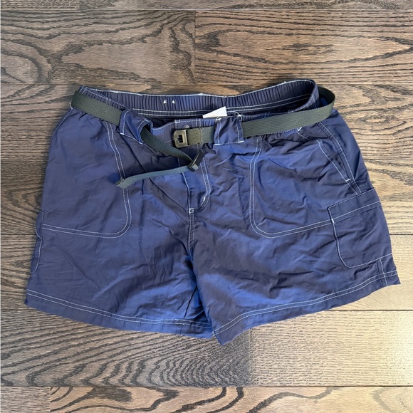 Columbia Pants - Never Worn Columbia Women’s Dark Blue Cargo Shorts with Belt